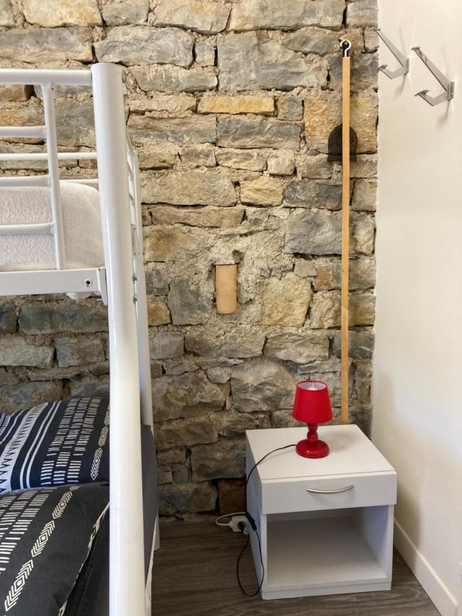 La Chambre Du Tonneau Montigny-sur-l'Ain 외부 사진